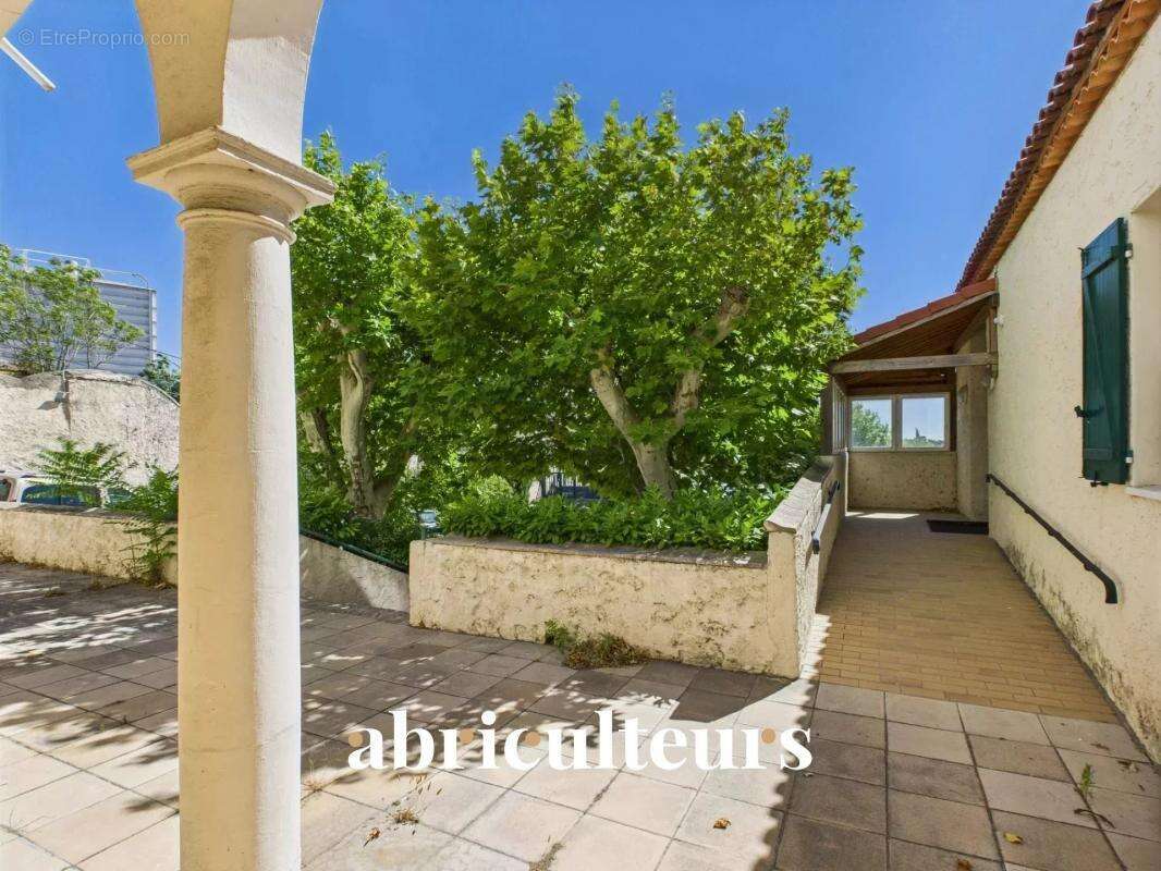 Commerce à MARSEILLE-15E