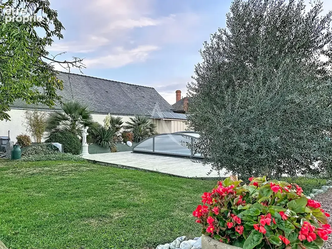 Ensemble immobilier à Longué aux multiples possibilités - photo 2