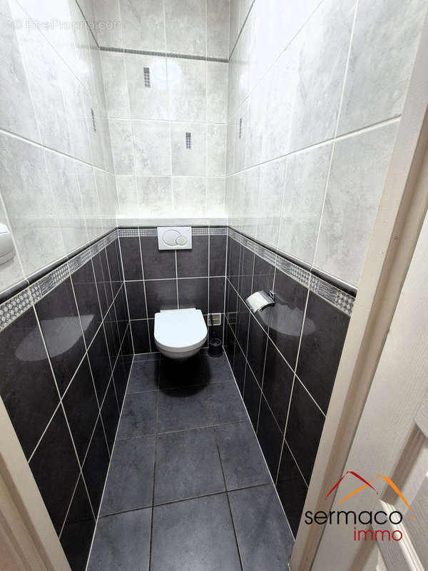 WC indépendant - Appartement à SARREGUEMINES