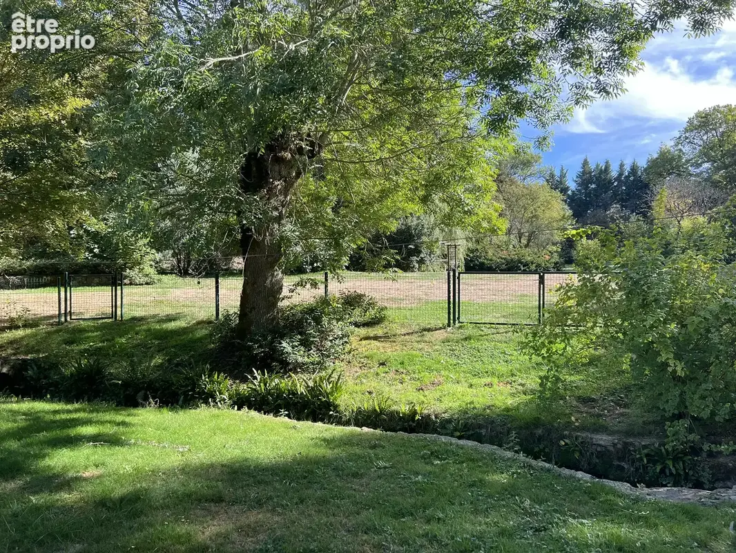 Propriété 9730 m2 : ancien moulin restauré avec garage, parc, sources, rivière - photo 11