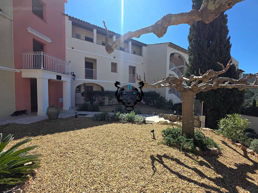 Appartement à ROQUEBRUNE-SUR-ARGENS