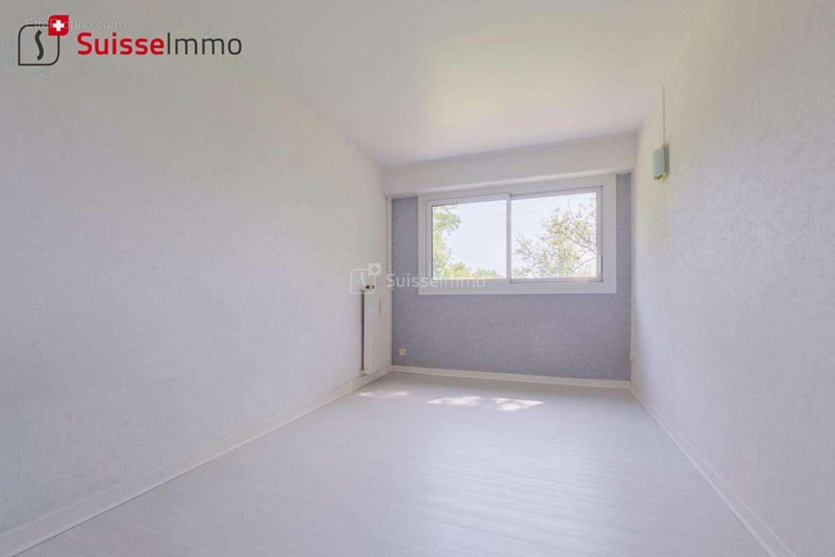 Au coeur d'un parc de 5 hectares, appartement 4 pièces en RDC - photo 9