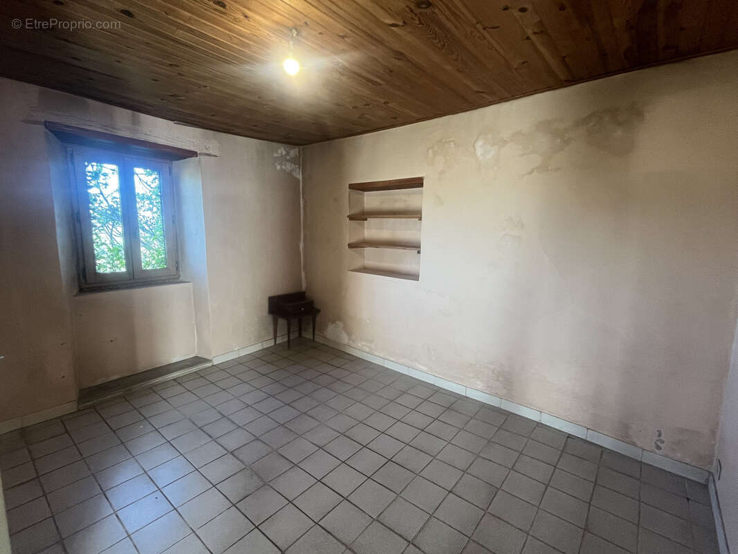 Maison à SAINT-APOLLINAIRE-DE-RIAS