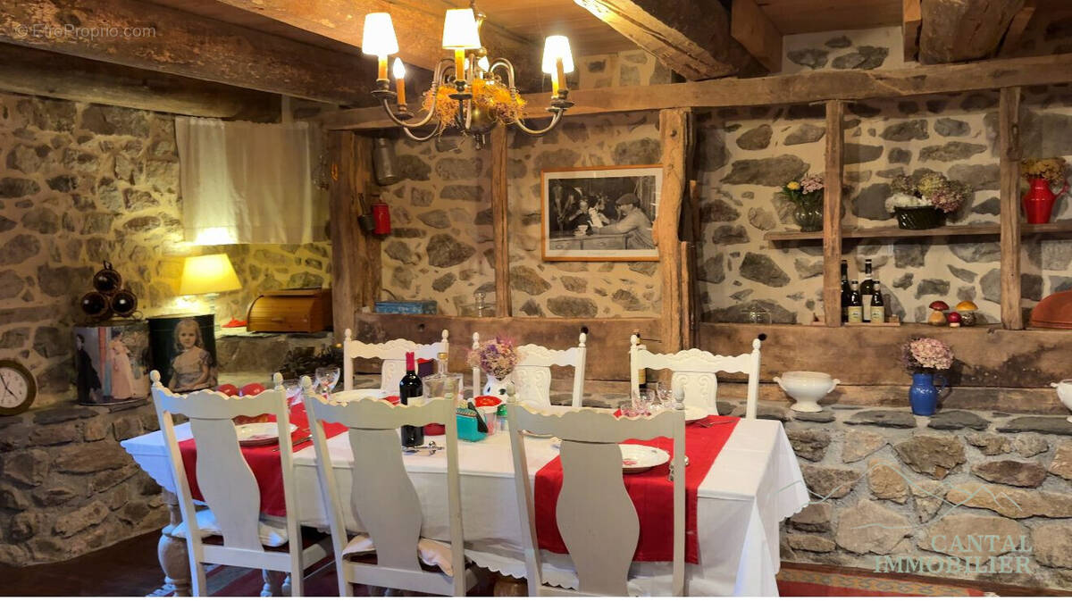 Maison à SAINT-DONAT