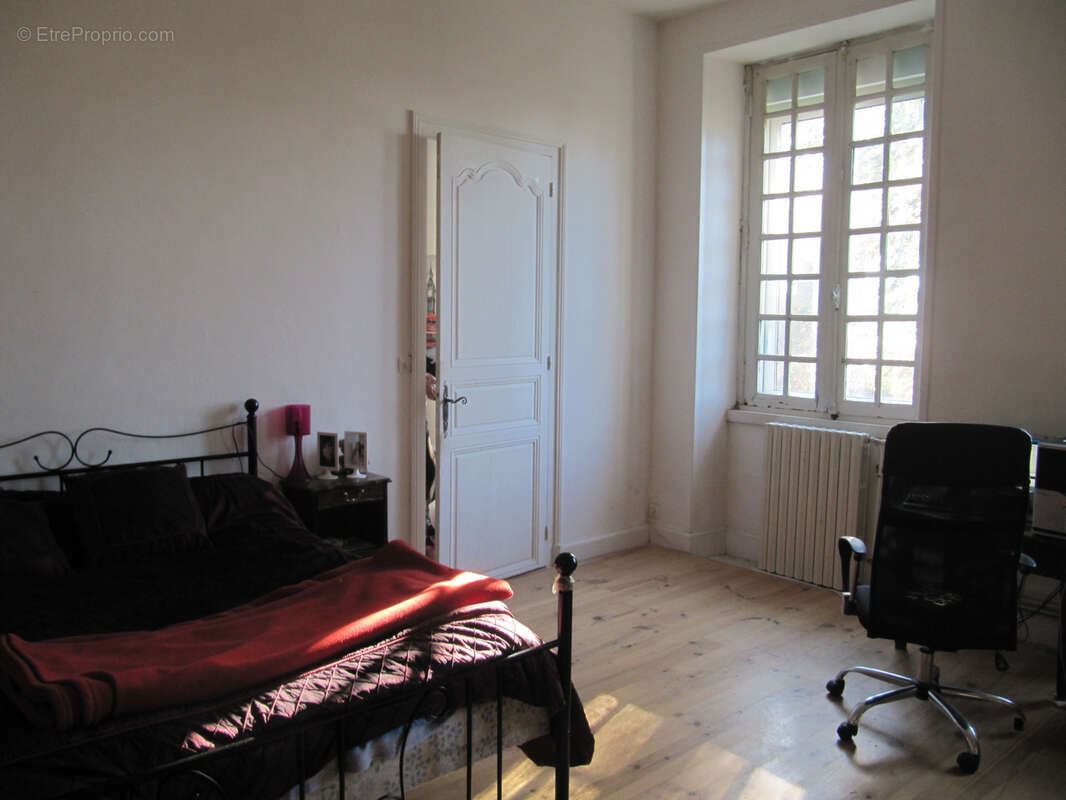 Appartement à PRIGNAC-ET-MARCAMPS