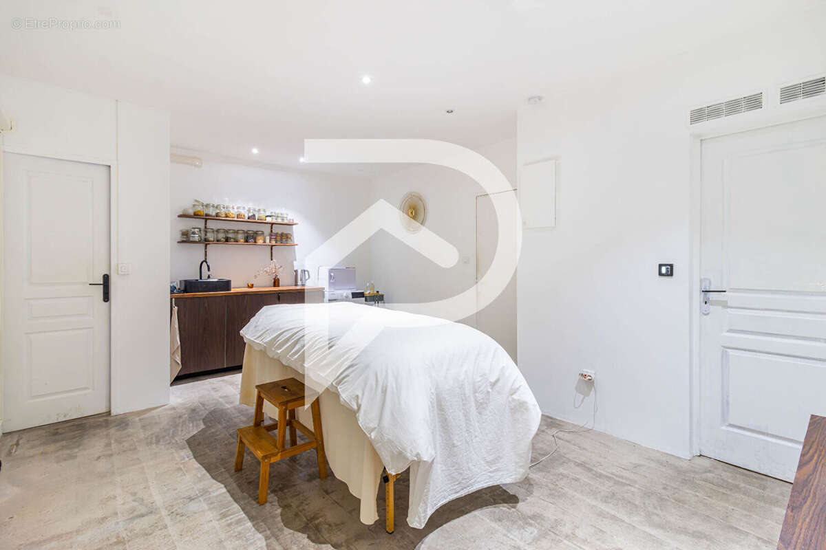 Commerce à MARSEILLE-6E