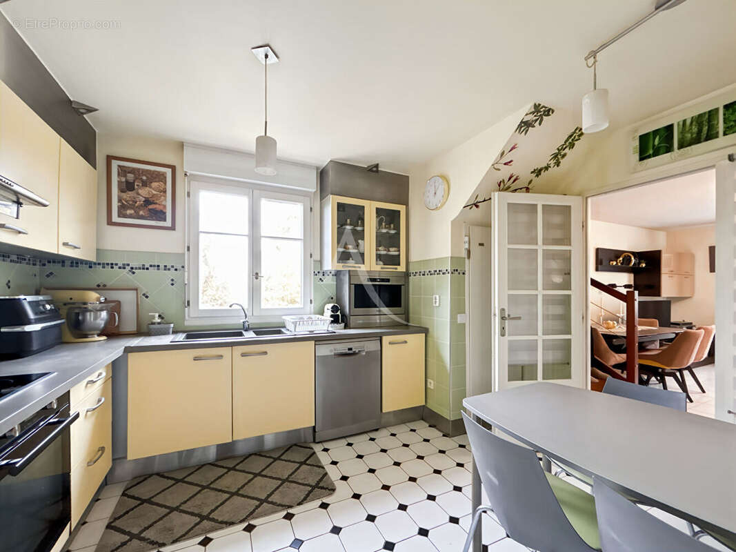 Maison à COMBS-LA-VILLE