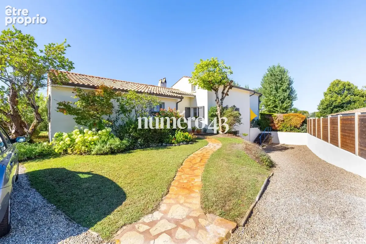 Photo Maison à Saint-Medard-En-Jalles au prix de 755 000€