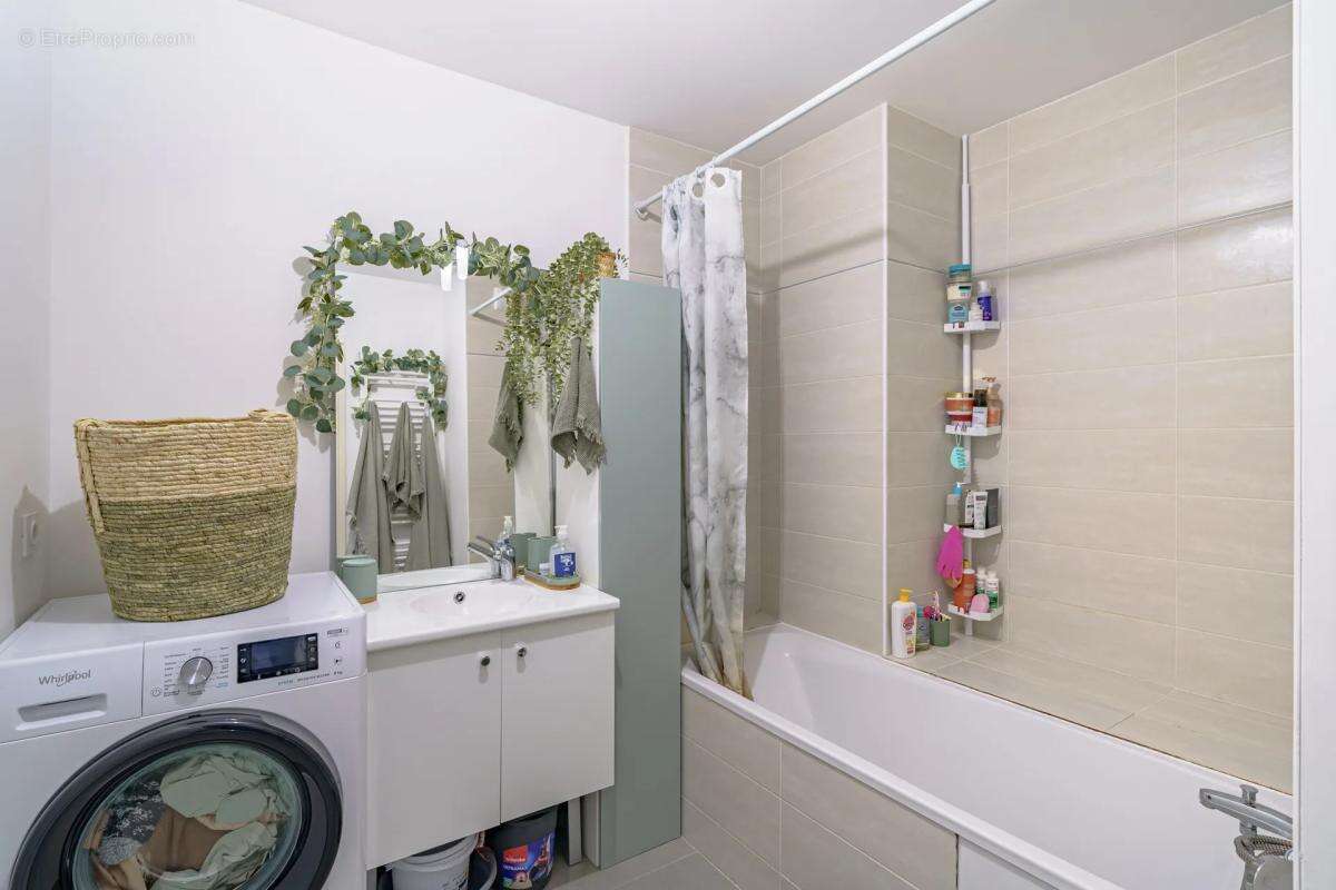 Appartement à MARSEILLE-4E