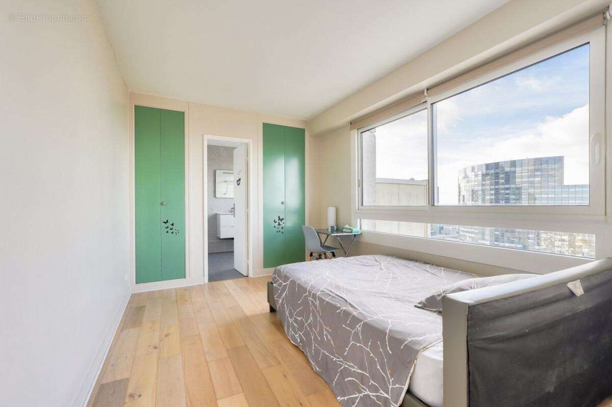 Appartement à COURBEVOIE