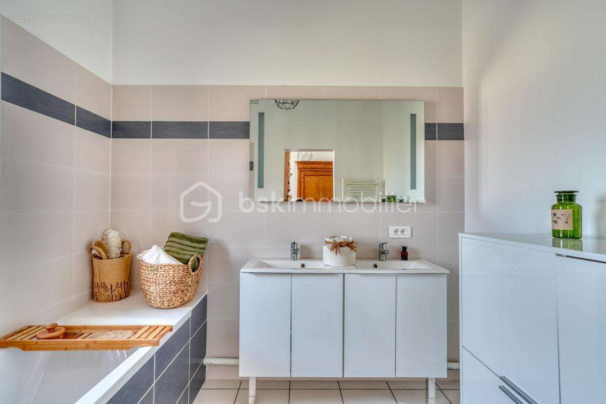 Appartement à CHARLY