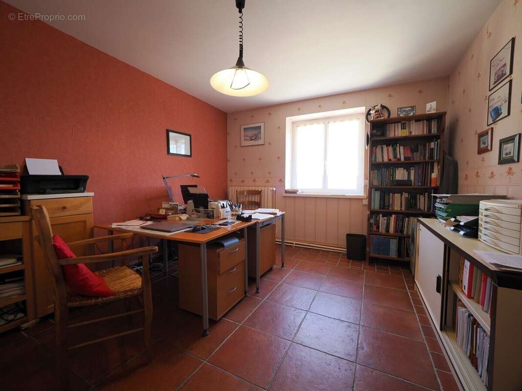 Bureau pouvant être aménagé en<br>chambre - Maison à VIRE