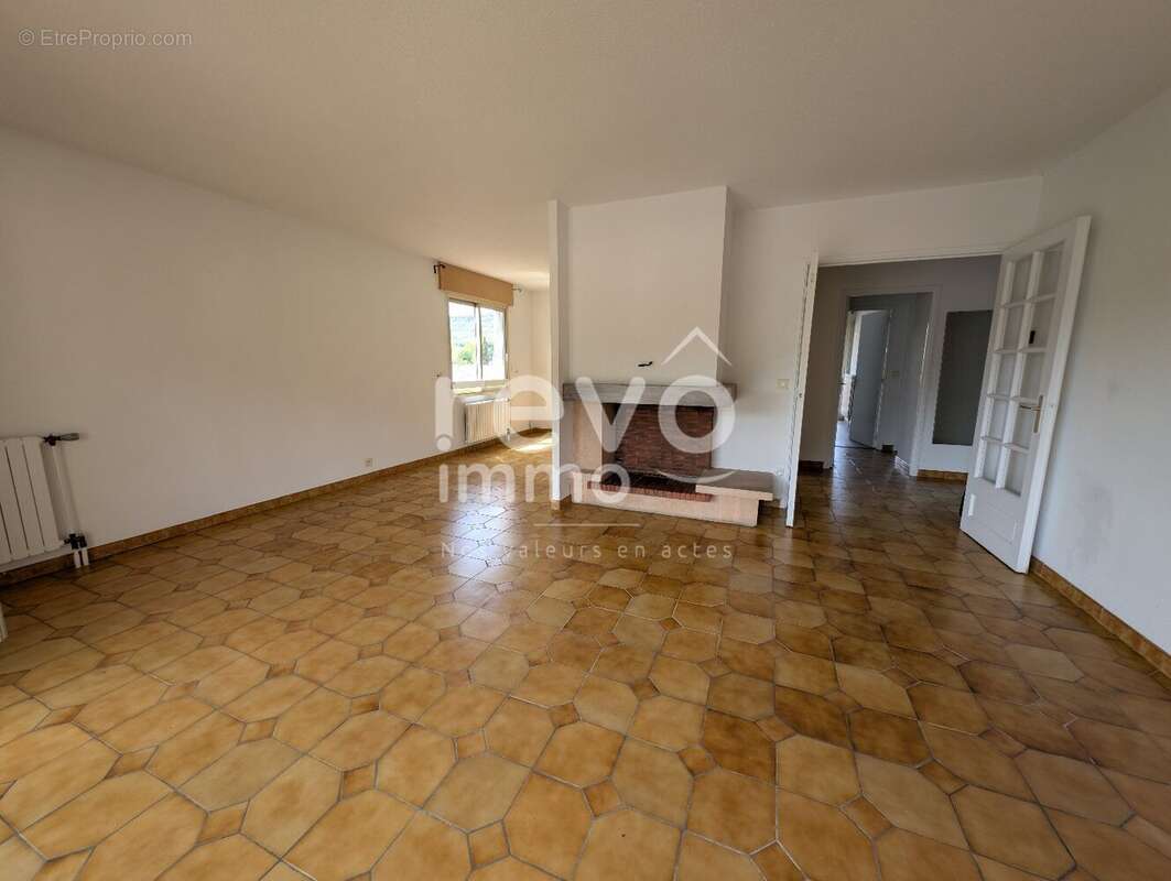 Commerces au pied de l'immeuble ! - photo 3