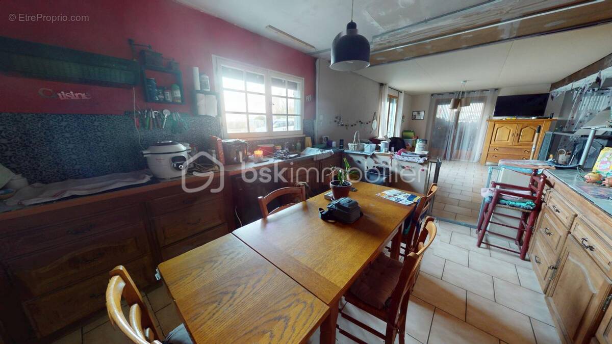 Maison à COURCELLES