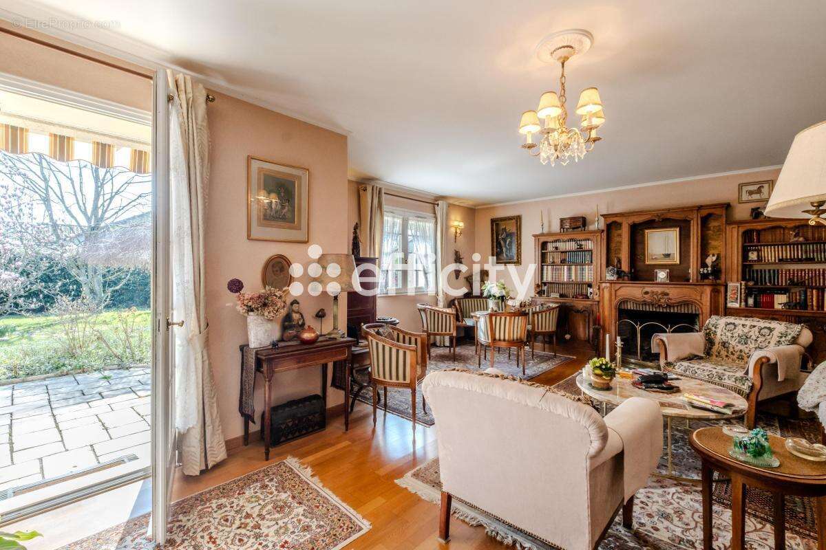 Maison à CHENS-SUR-LEMAN