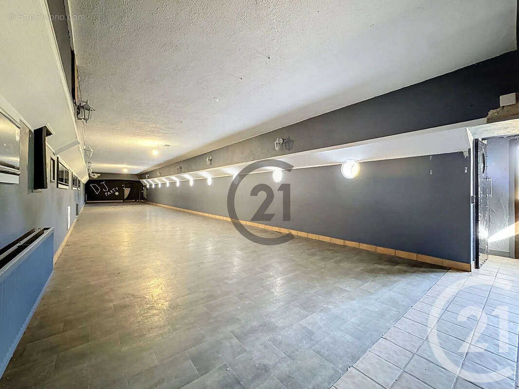 Maison 717 m² à Courcy  - photo 9
