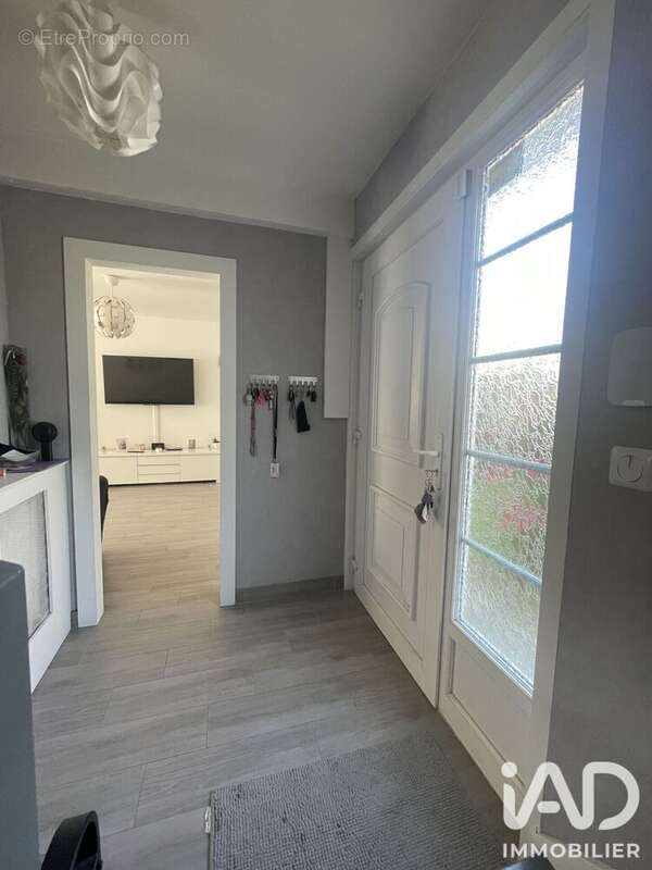 Maison 84 m² à Savigny-Le-Temple  - photo 2