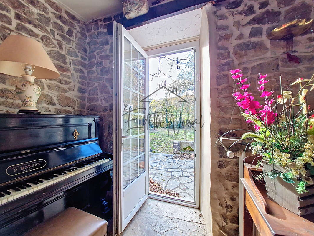 Maison à SAINTE-EULALIE-DE-CERNON