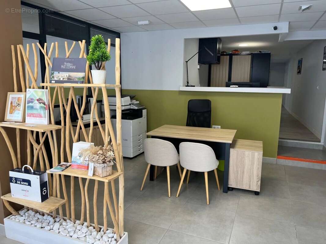 Commerce à VILLELAURE