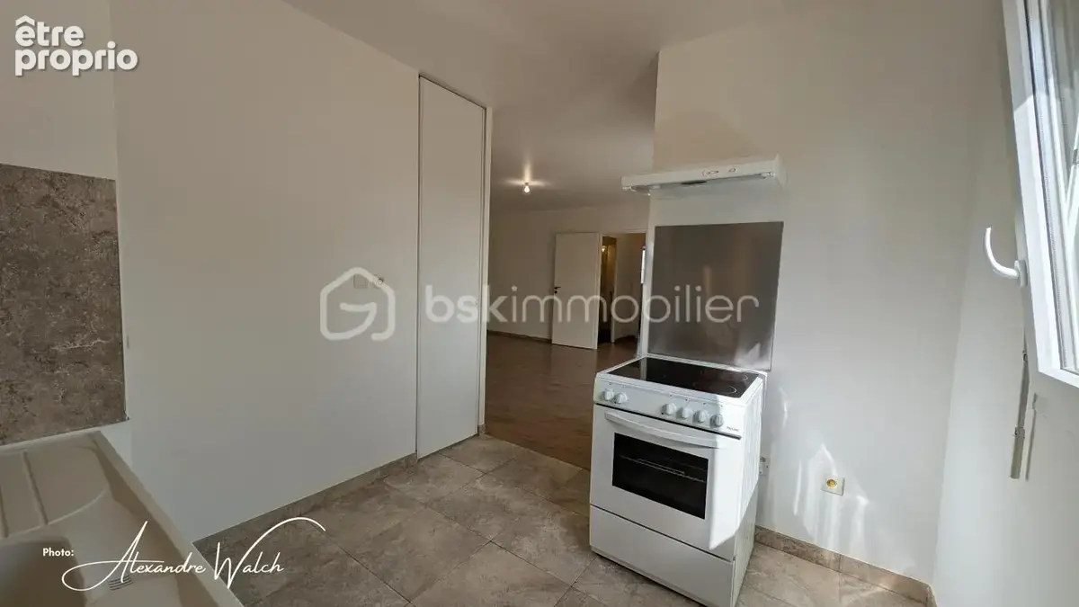 T3 de 60 m² – Balcon – Box fermé + parking – Tram, écoles et commerces à 300 m - photo 5
