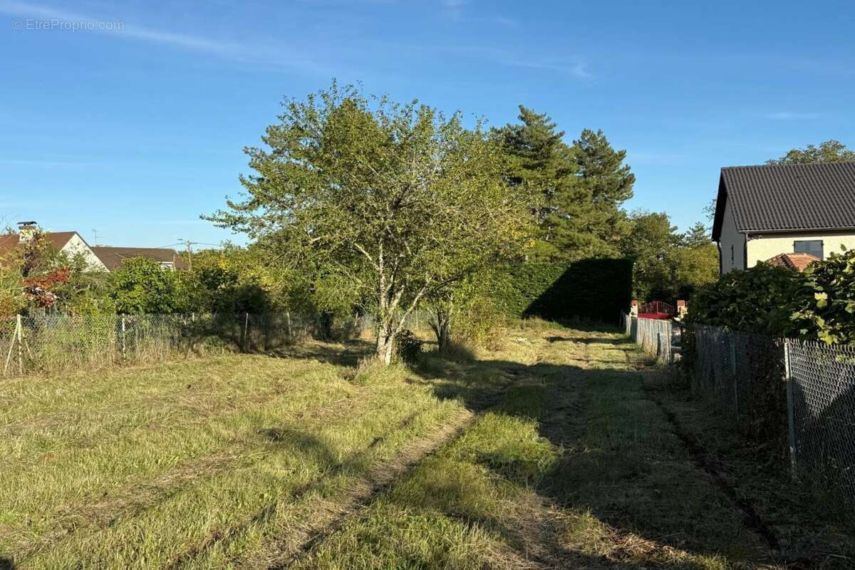 Terrain à HAUTEVILLE-LES-DIJON