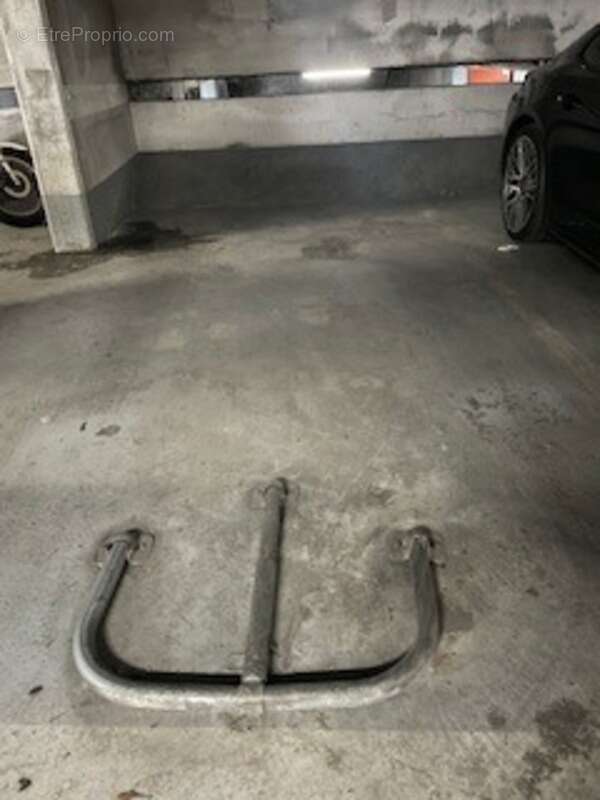 Parking à PARIS-3E