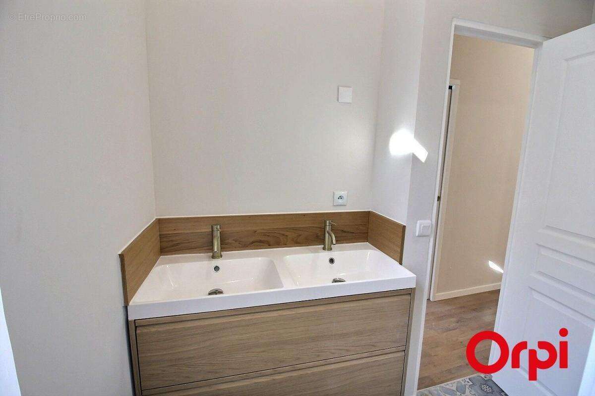 Appartement à AURIOL