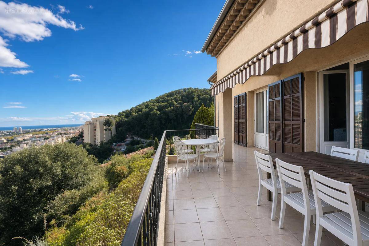 Maison à SAINT-LAURENT-DU-VAR