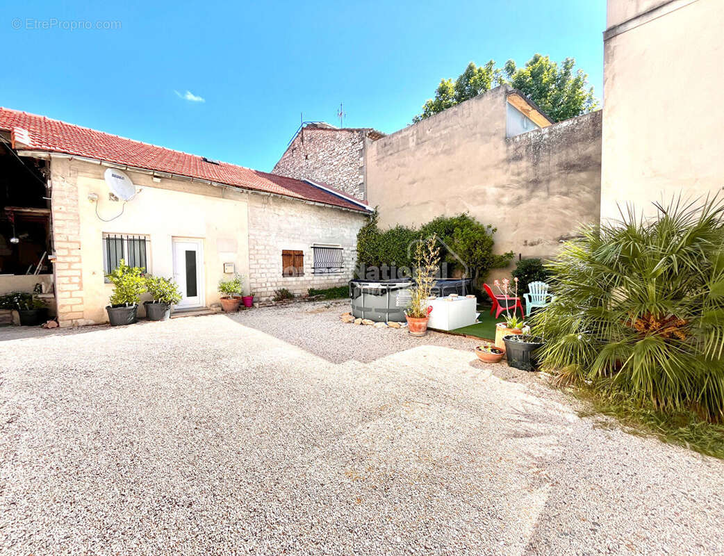 Maison à CHATEAURENARD