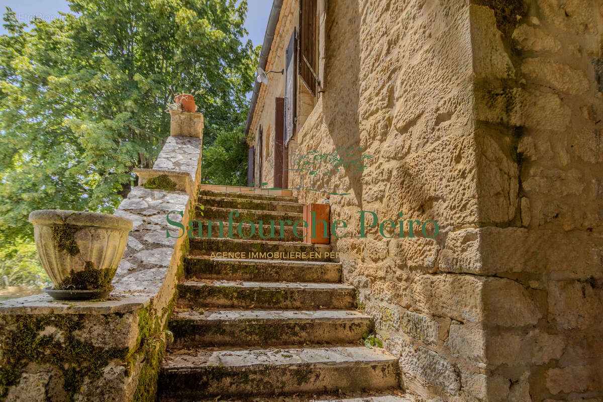 A 10 km au sud-ouest de Sarlat, vallée de la Dordogne - photo 3