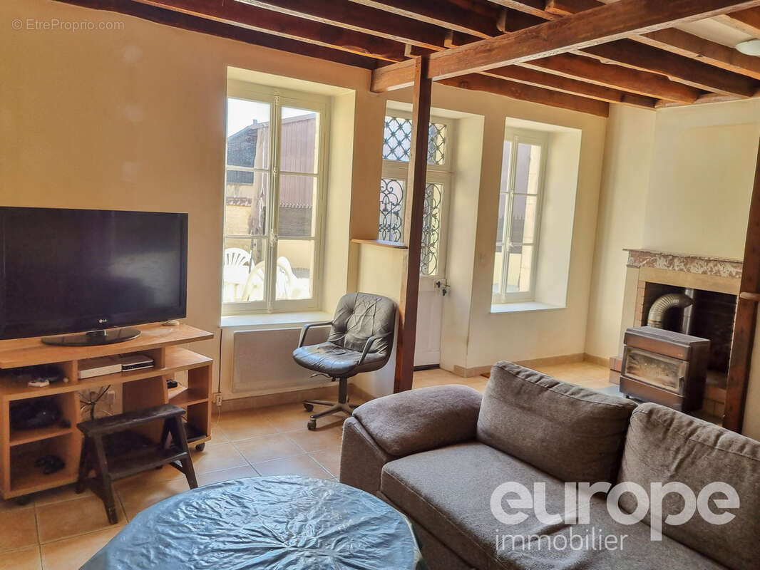 Maison à MOULINS-EN-TONNERROIS