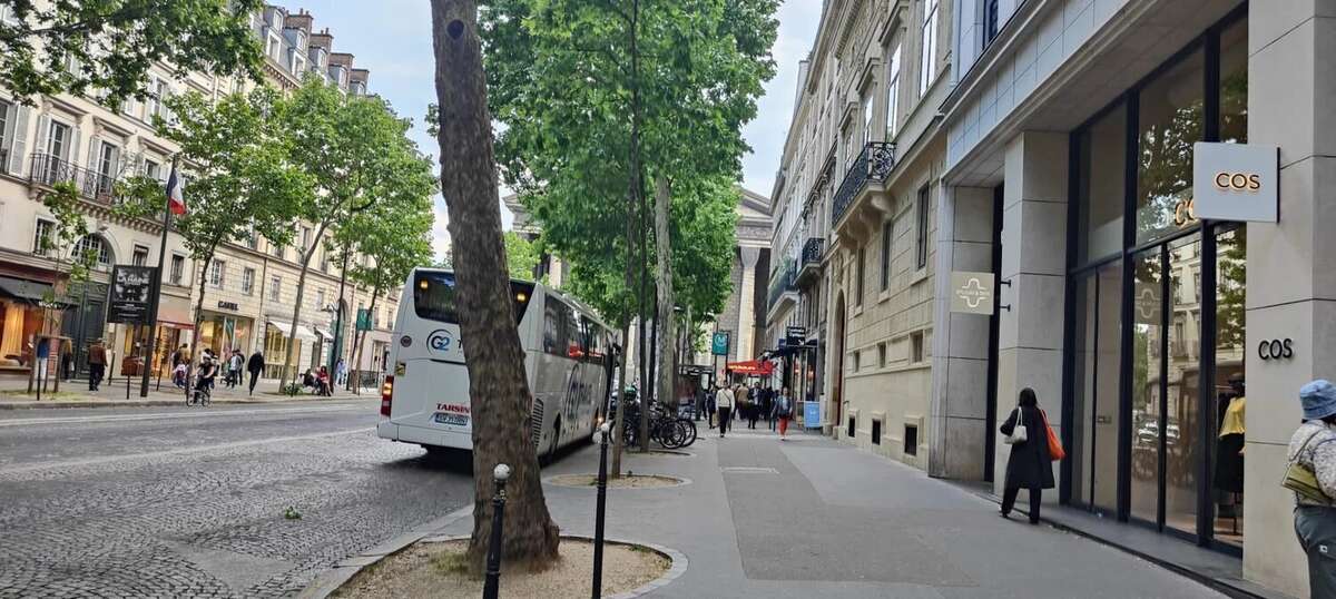 Commerce à PARIS-8E