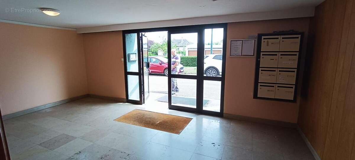 Appartement à VARENNES-VAUZELLES