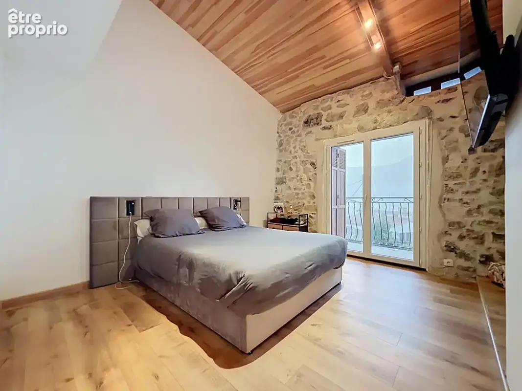 Maison individuelle trois pièces de 75m2 avec cave sur la commune de Clans ! - photo 8