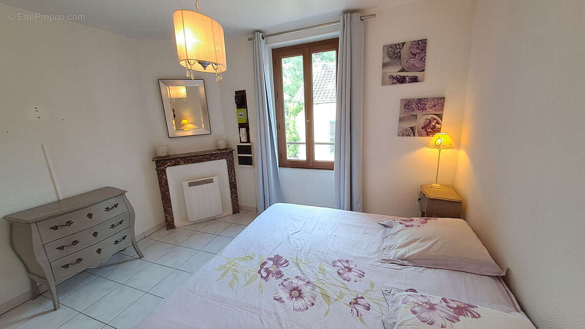 Appartement à DAMPIERRE-EN-YVELINES