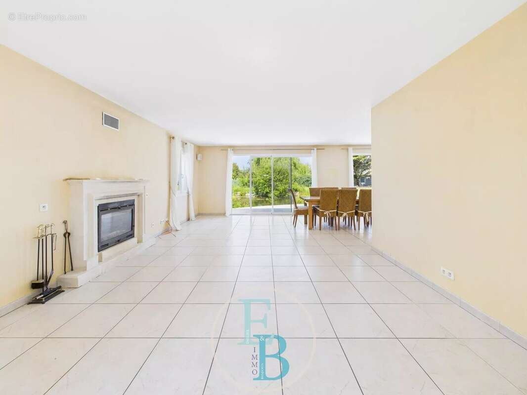 Maison à COLLEVILLE-SUR-MER