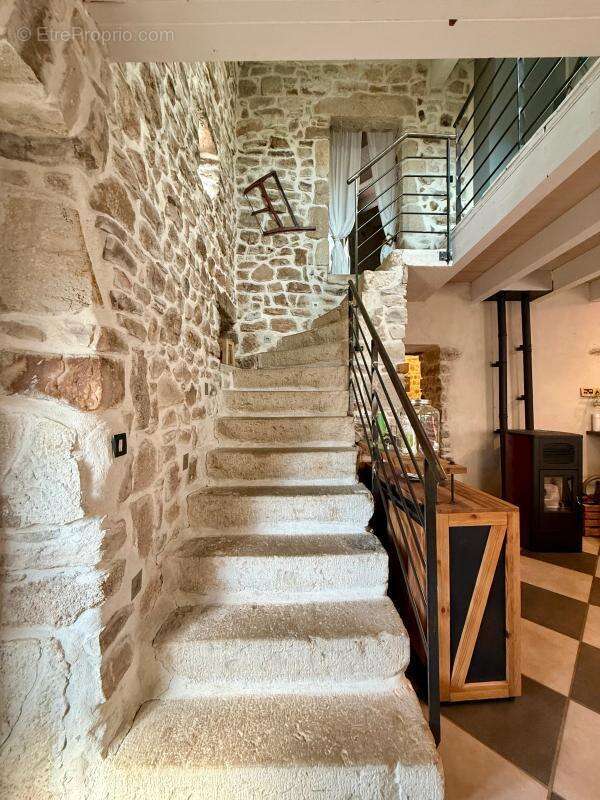 Maison à LABLACHERE