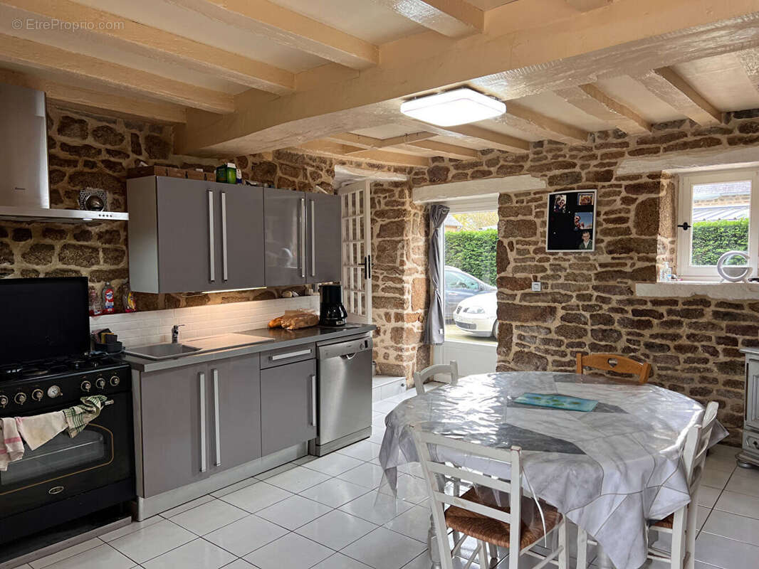 Maison à SAINT-DENIS-DE-GASTINES