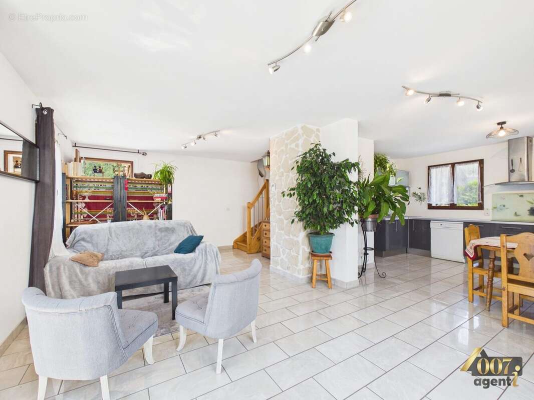Maison 83 m² à La Rochette  - photo 5