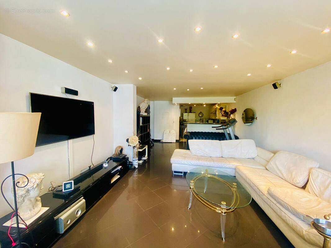 Appartement à MANDELIEU-LA-NAPOULE