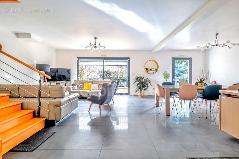Maison à vendre P8 FONTENAY SOUS BOIS (94) au cœur des Rigollots, en limite de VINCENNES, 215 m² avec jardin arboré, terrasse et - photo 3