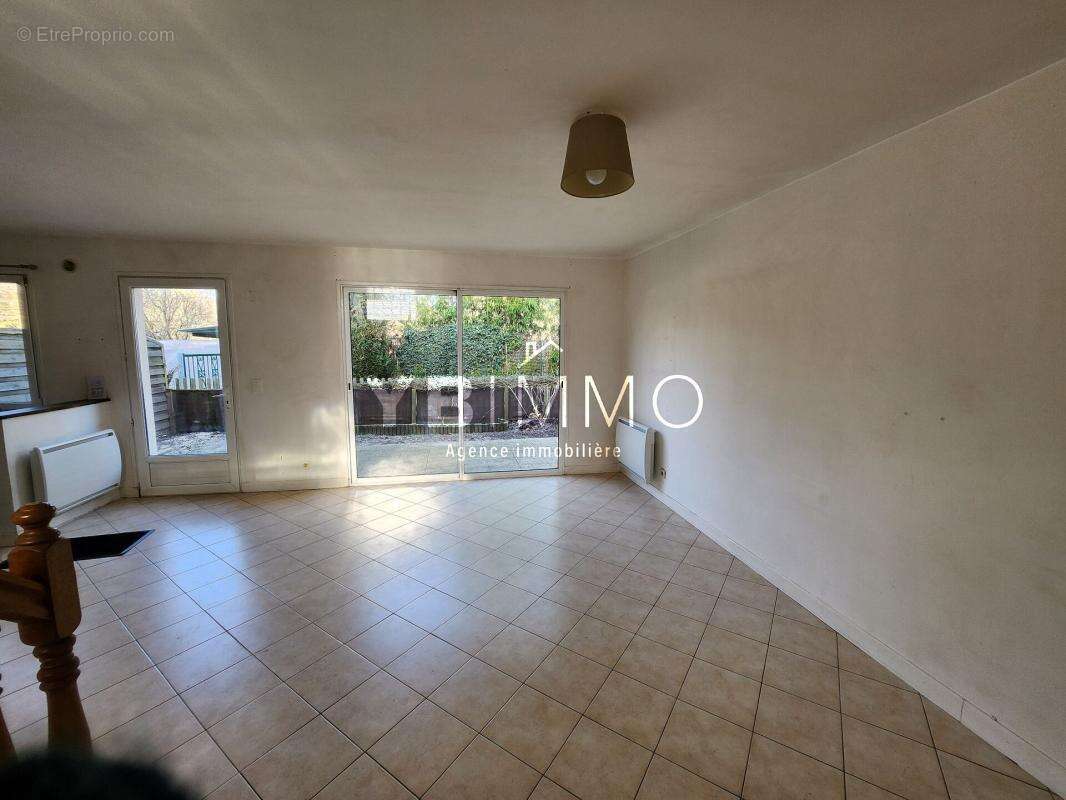 Maison à VIEILLE-EGLISE-EN-YVELINES