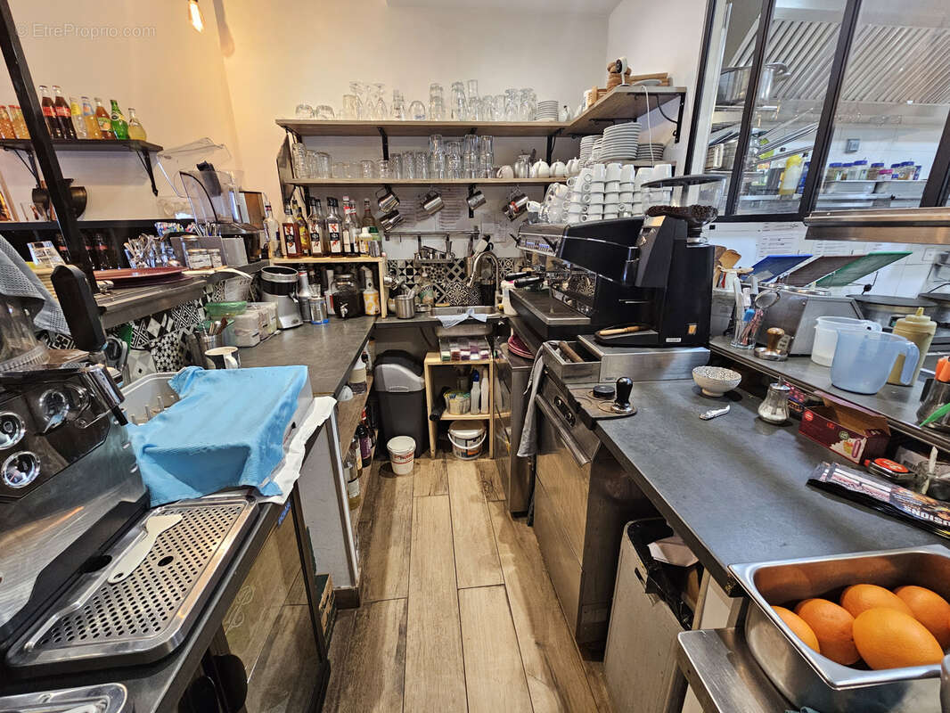 Commerce à SIX-FOURS-LES-PLAGES