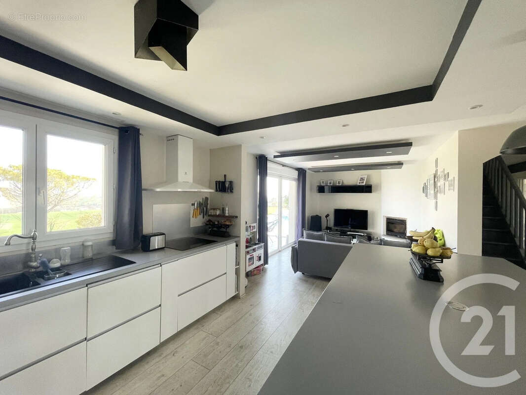 Maison 154 m² à L'isle-Jourdain  - photo 6