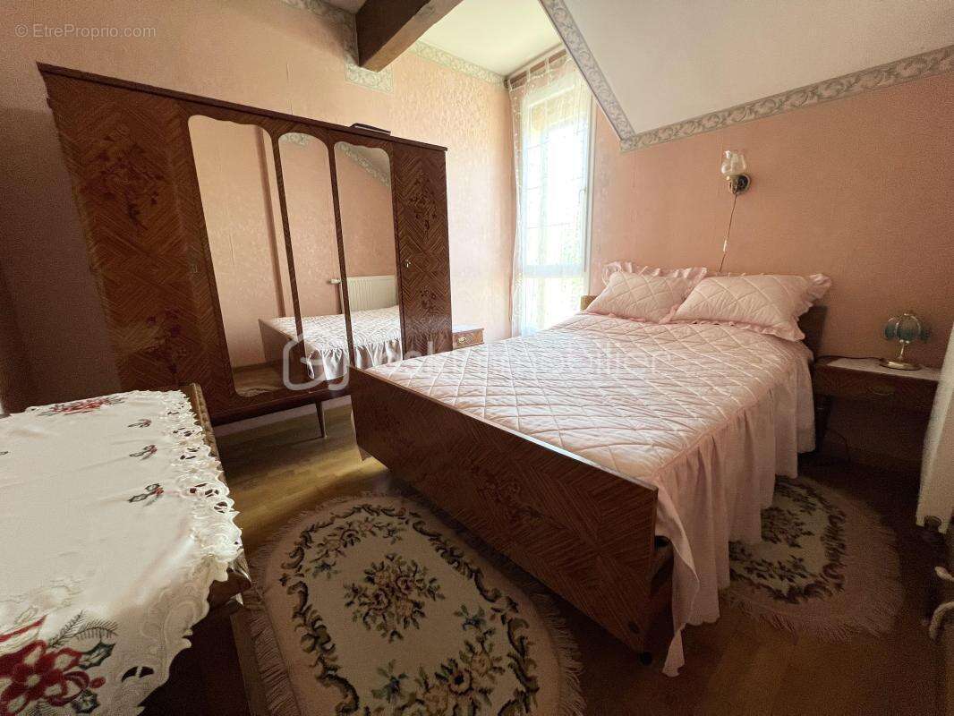 Maison à LA CHAPELLE-SAINT-MESMIN