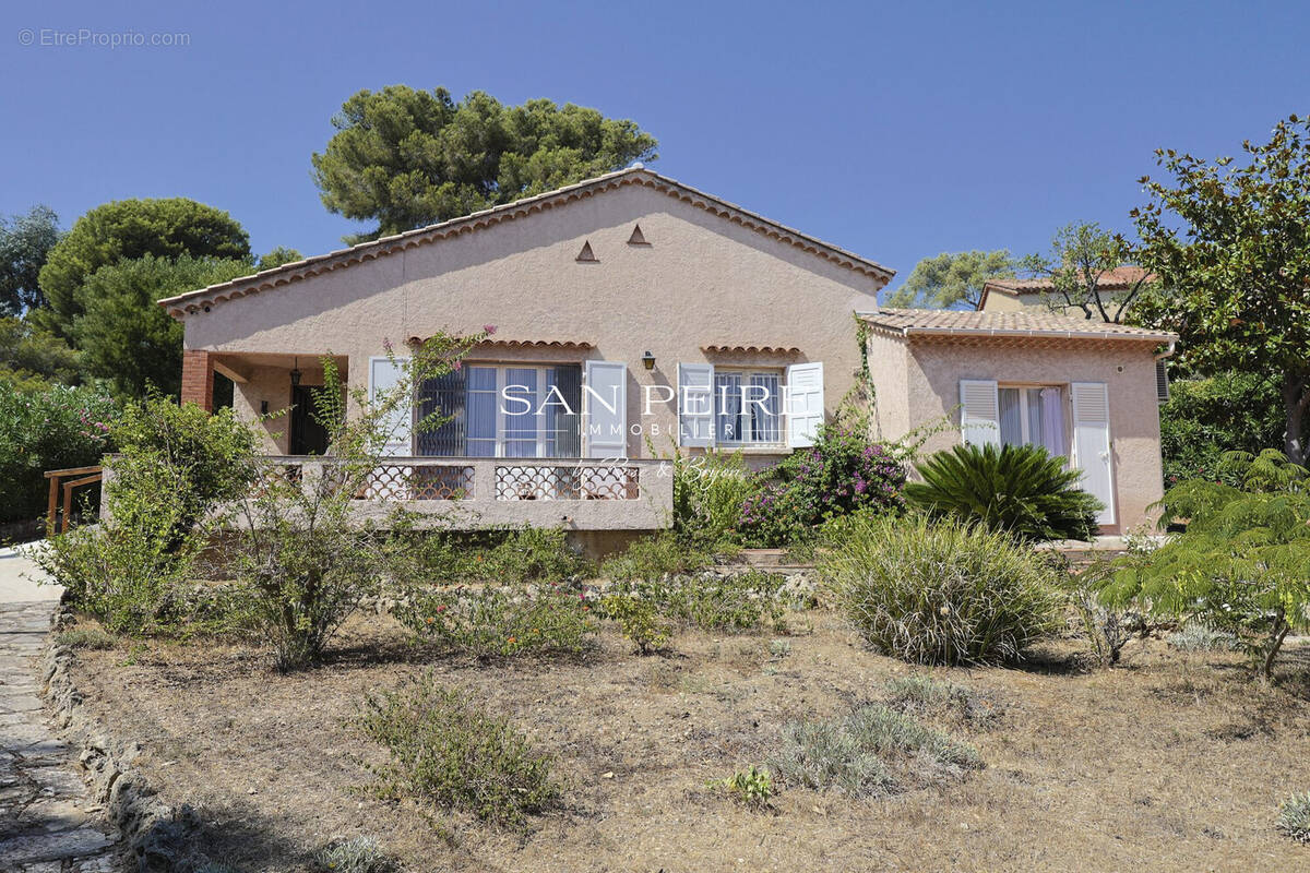 Maison à LES ISSAMBRES