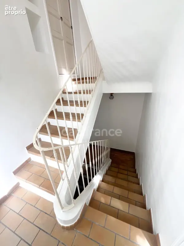 À Vendre Manosque centre historique – Maison de ville 3 pièces avec 2 chambres, garage et cave - photo 8
