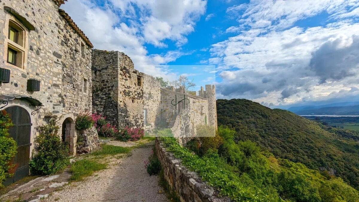 Terrain à ROCHEMAURE