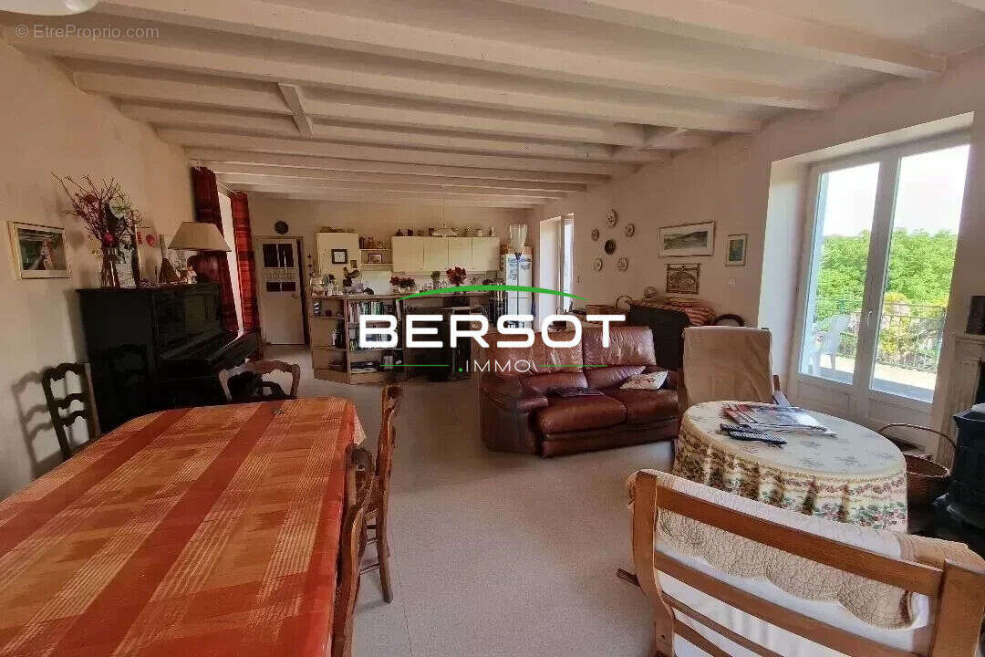 Maison à ROUGEMONTOT