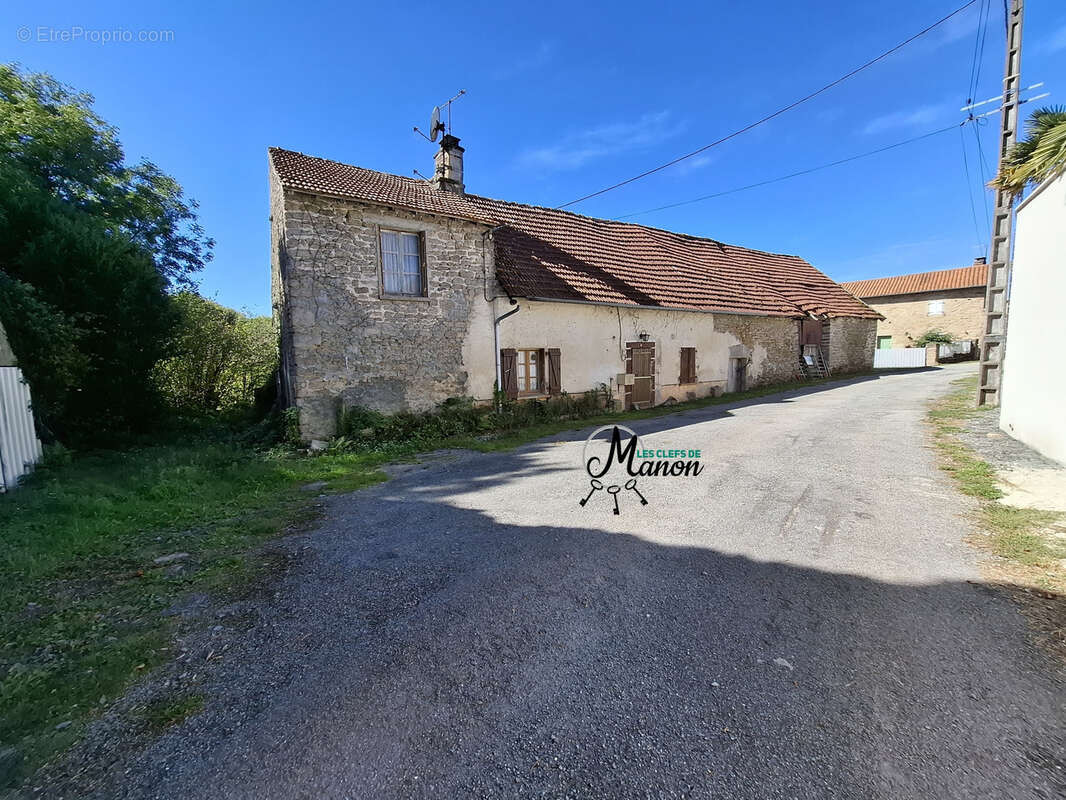 Maison à BERSAC-SUR-RIVALIER